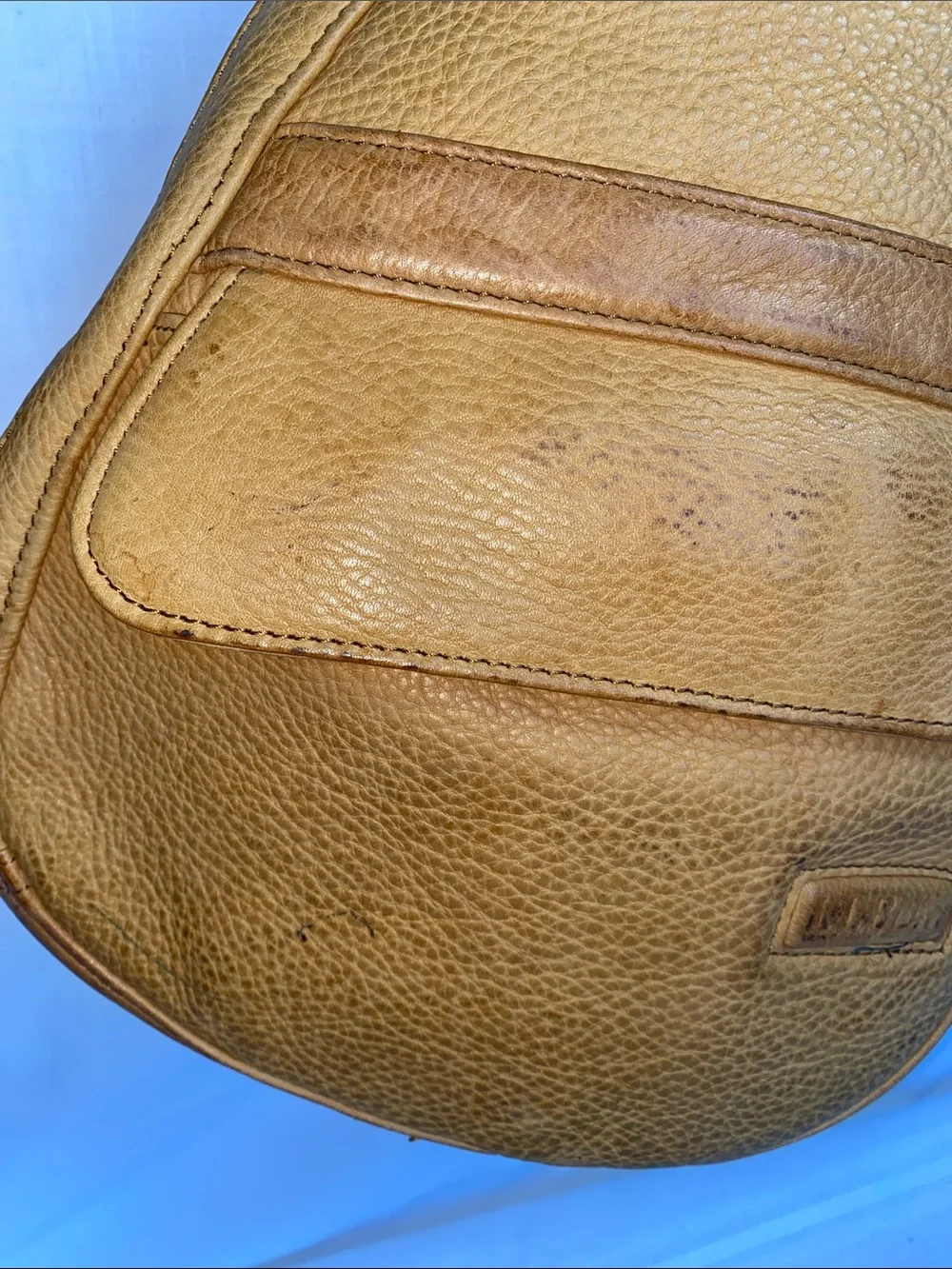 Vintage L.L. Bean Ameribag Healthy Back Tan Leather Sling Messenger Bag